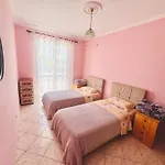 Lovely 3-bedroom Unit In Apartamento *
