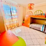 Lovely 3-bedroom Unit In Apartamento