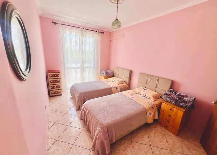 Lovely 3-bedroom Unit In Appartamento