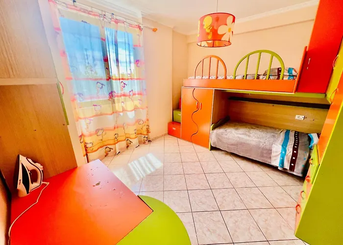 Lovely 3-bedroom Unit In Appartamento