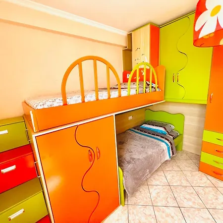 Apartment Lovely 3-bedroom Unit In *