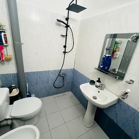 Lägenhet Lovely 3-bedroom Unit In Durrës