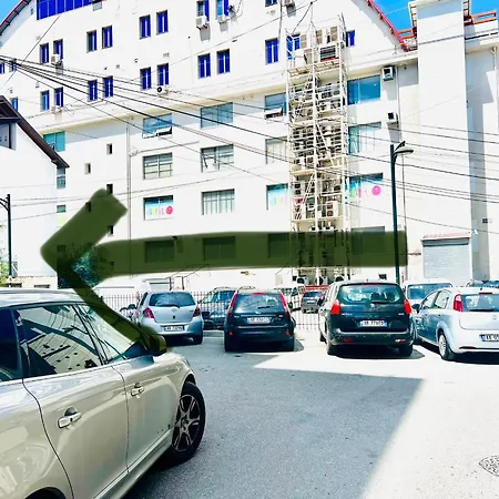 Lovely 3-bedroom Unit In Lägenhet Durrës