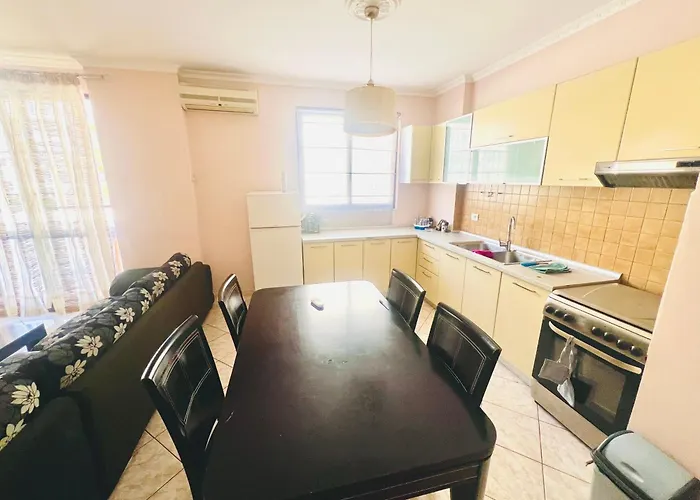 Apartmán Lovely 3-bedroom Unit In Durrës