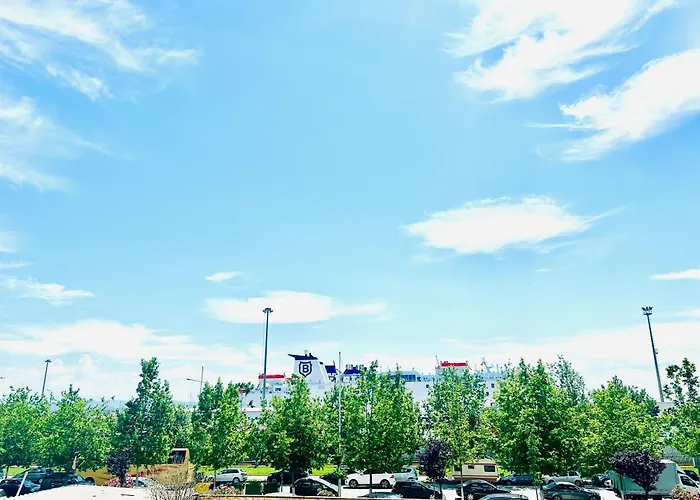 Lovely 3-bedroom Unit In *